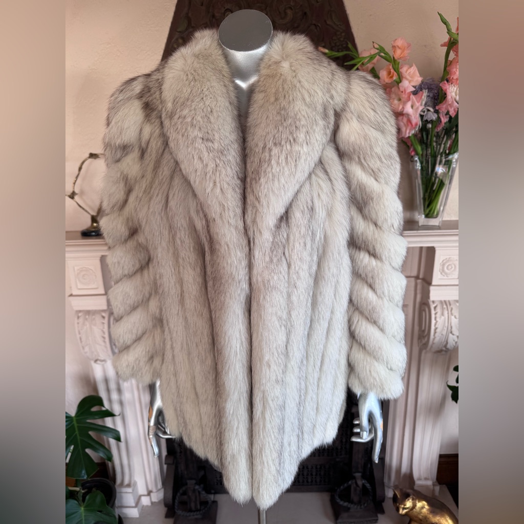 Vintage Saga Blue Fox Fur Jacket - Notched Collar And Spiral Sleeve